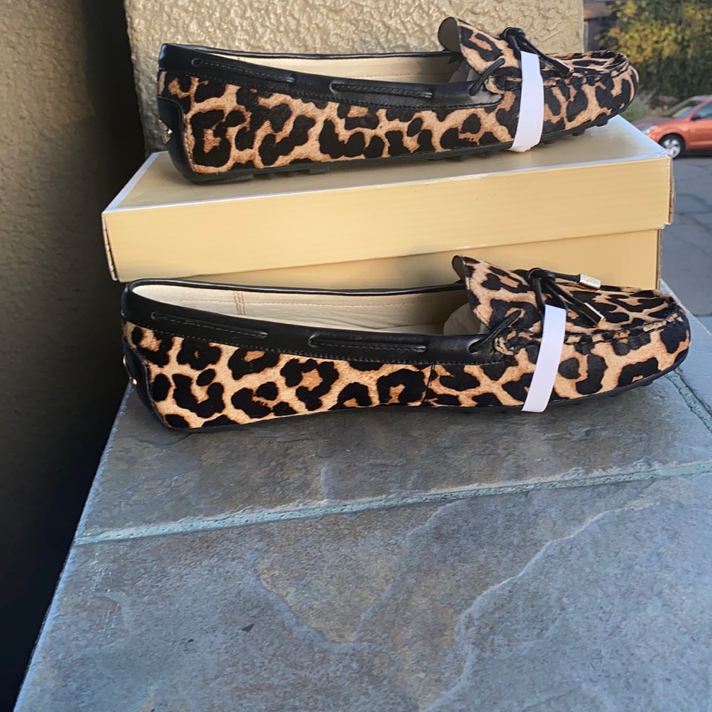 I’m selling size 11 Michael Kors leopard print